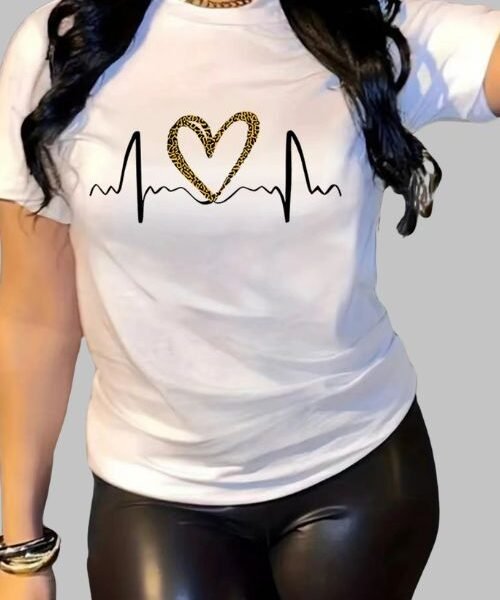 Leopard heart print comfy t-shirt, leopard heart print t-shirt, Trendy women’s sportswear tee, comfy short sleeve t-shirt
