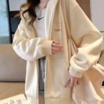 oversized hoodie for women, women’s hoodie with pockets and zipper, women’s oversized hoodie in neutral color, stylish women’s zip up hoodie with hood