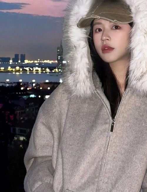 Stylish Gray Fur Zip Up Hoodie | Women’s Fashion Gray fur zip hoodie worn with jeans