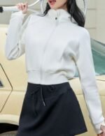 Sporty cropped winter hoodie for women